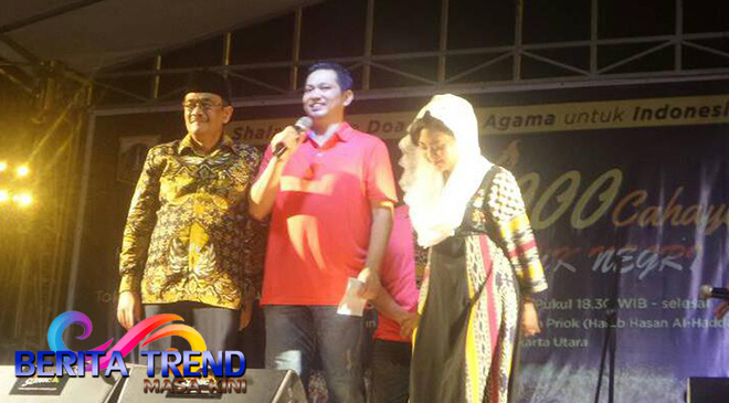 Djarot Menghadiri Acara 'Malam Seribu Cahaya' di Makam Mbah Priok