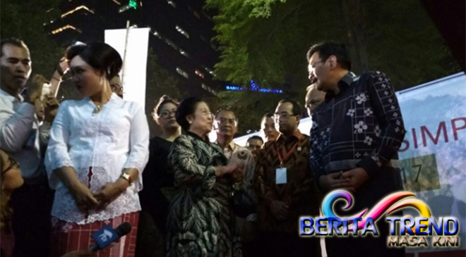 Megawati Memberikan 5 Pohon Baobab di Taman Semanggi