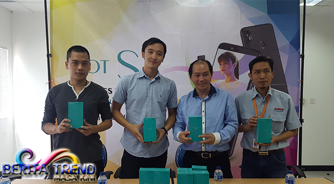 Ponsel Infinix Sekarang Diproduksi di Indonesia