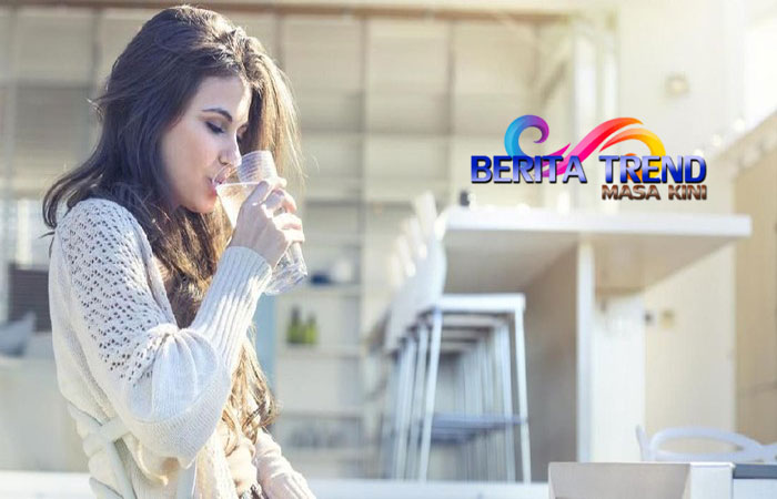 Banyak Manfaat Minum Air Hangat di Pagi Hari