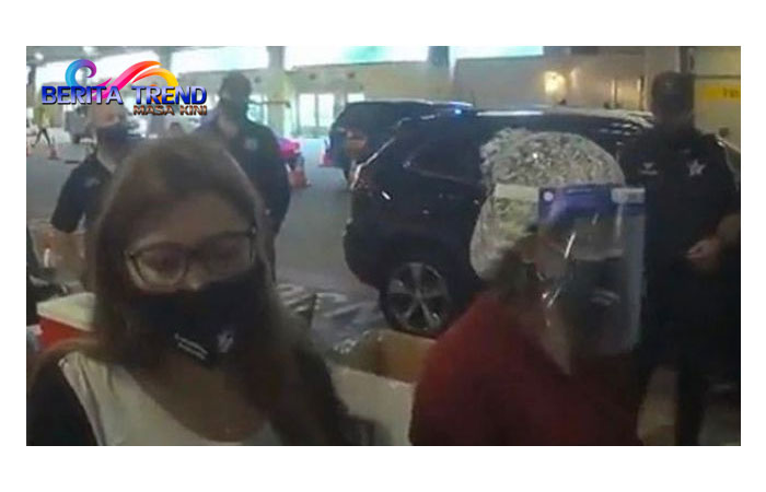 Demi Dapat Vaksin Covid-19, Dua Wanita Ini Menyawar Jadi Nenek-nenek