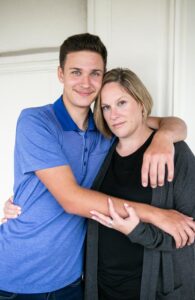 Sarah Sands dan Putranya, Bradley sekarang